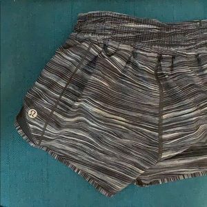 Lululemon Hotty Hot Short II 2.5”